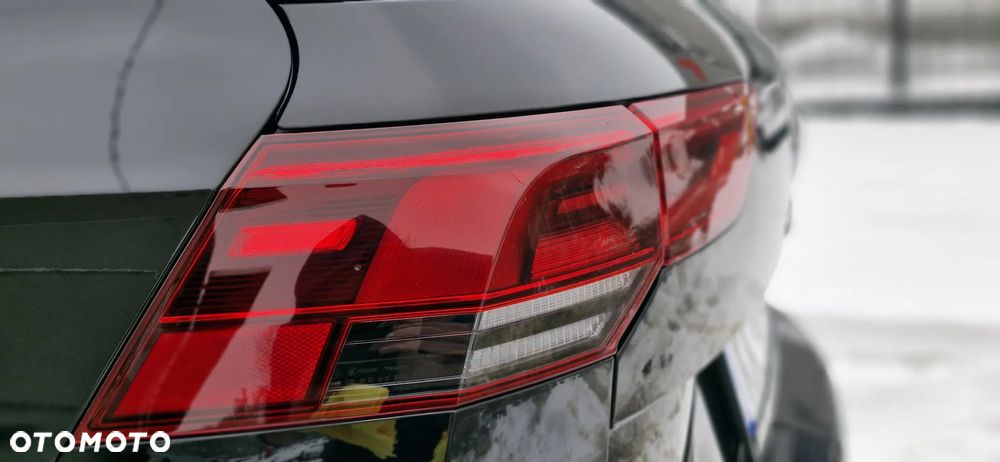 Volkswagen Golf 2.0 TSI OPF DSG R-Line - 27