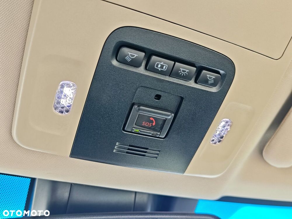 Toyota Camry 2.5 Hybrid Executive CVT - 23