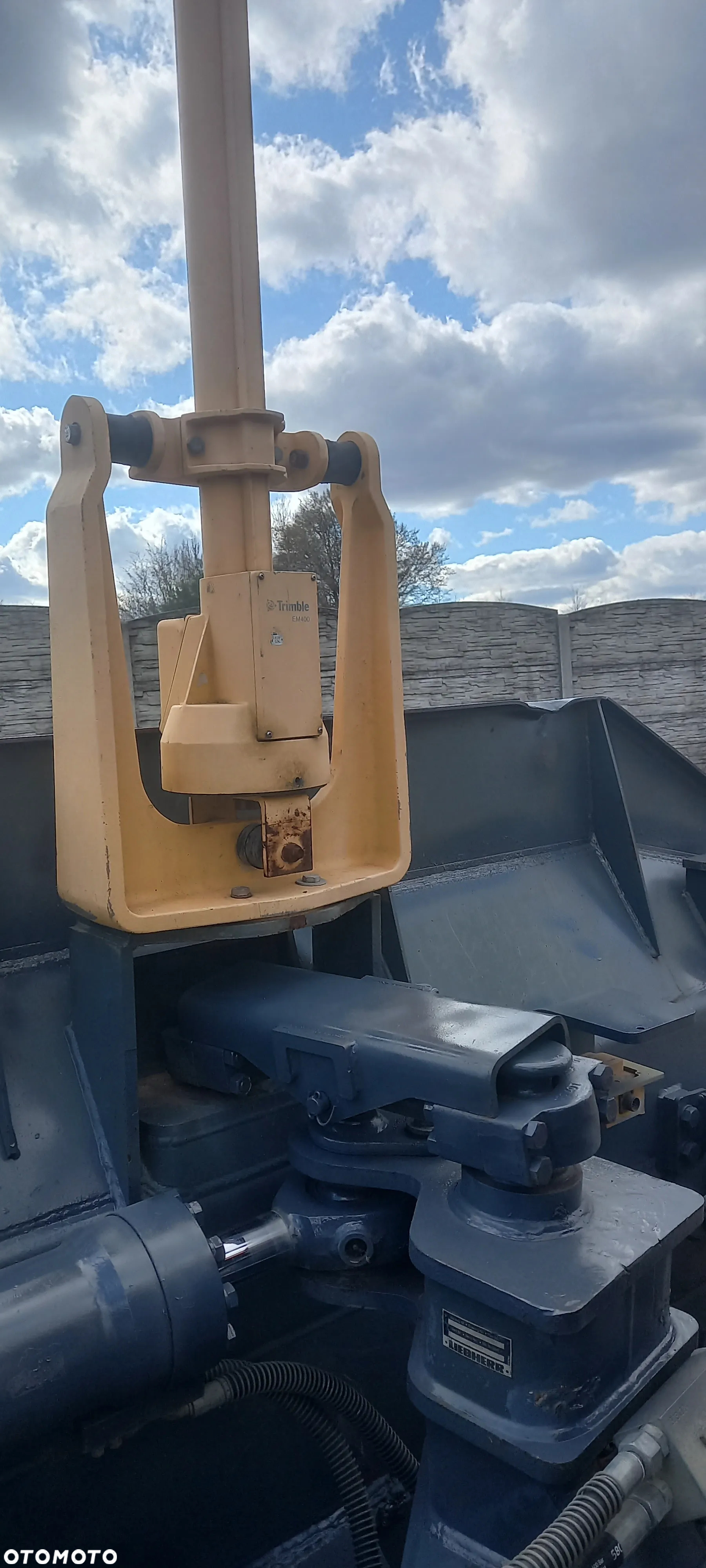 Niwelacja GCS 900  3D trimble z tachymetrem Trimble SPS930 RADIO LUSTRO MONITOR CB430 - 10