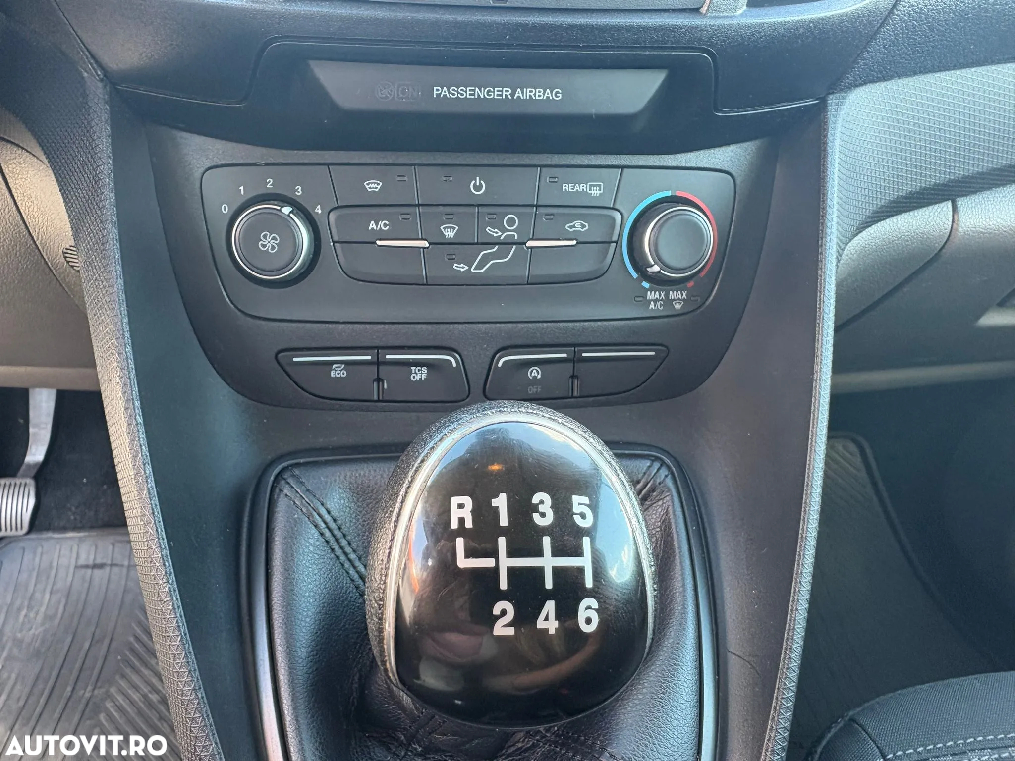 Ford Tourneo Connect 1.5 TDCi SWB (L1) Trend - 12