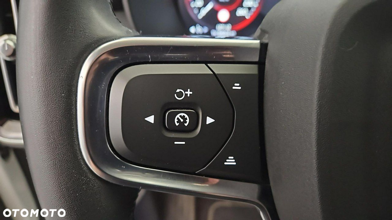 Volvo XC 40 T3 Momentum Pro - 16
