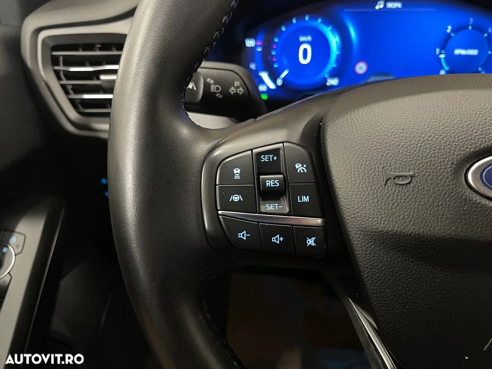 Ford Focus 1.5 EcoBlue 8AT Titanium - 23