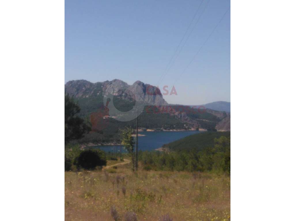 Terreno com vistas privilegiadas para a barragem de Santa Luzia - Grande imagem: 2/6