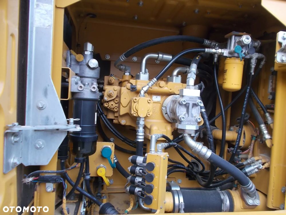 Caterpillar 323E - 24