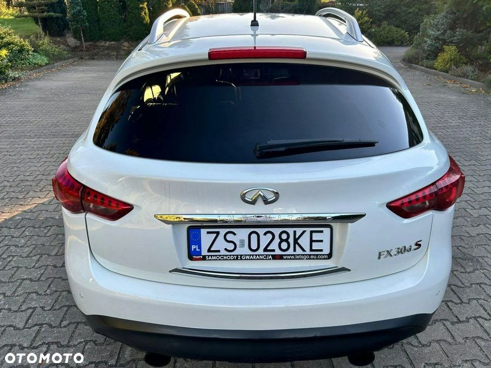 Infiniti FX - 11