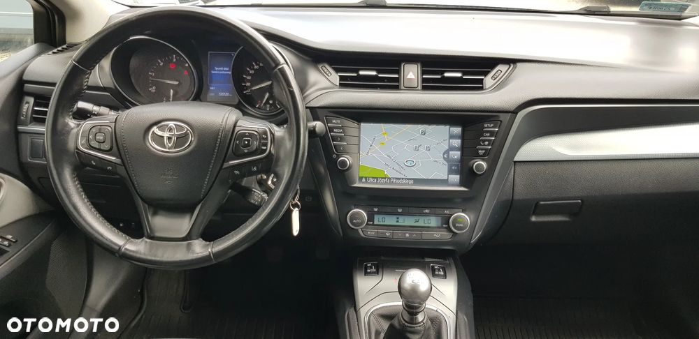 Toyota Avensis 1.6 D-4D Premium - 18