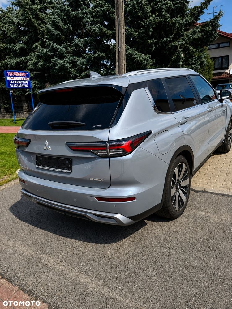 Mitsubishi Outlander - 4