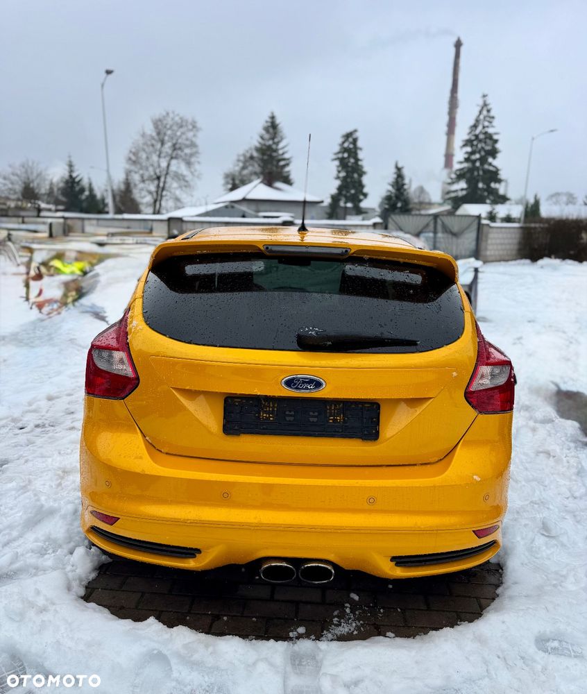 Ford Focus ver-2-0-ecoboost-st - 7