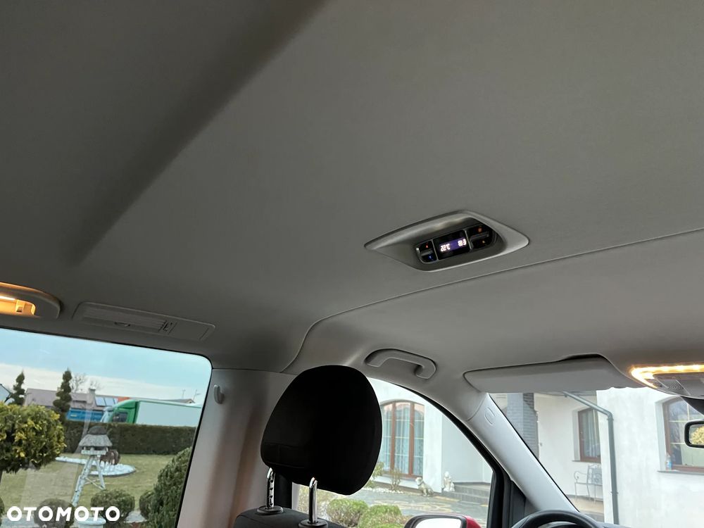 Mercedes-Benz Klasa V - 24