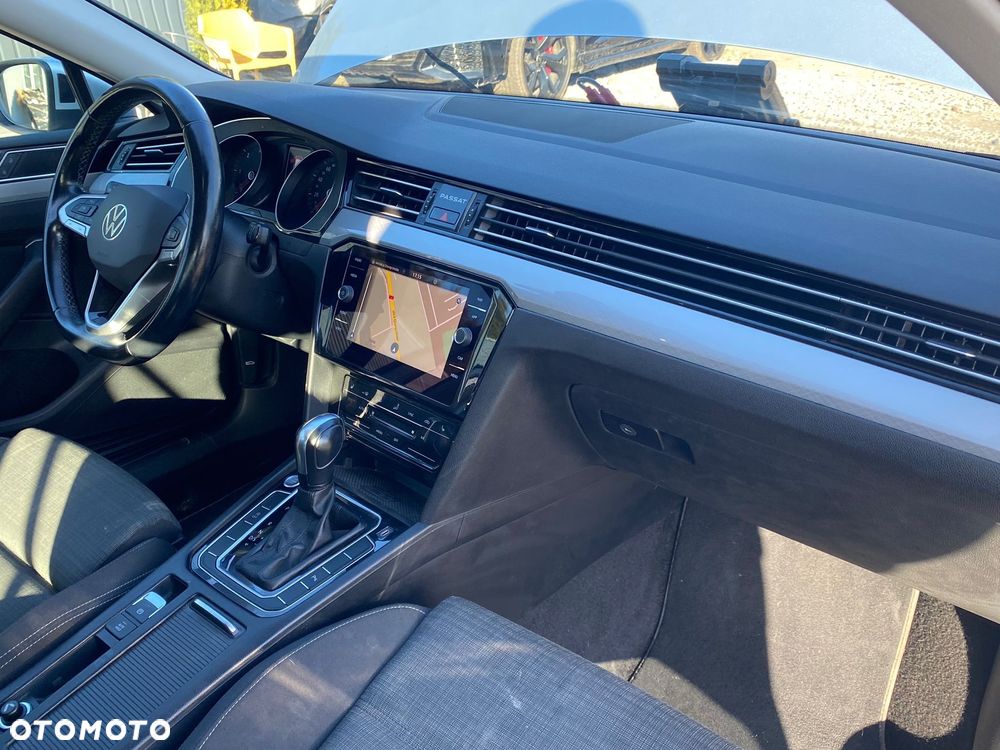 Volkswagen Passat - 16