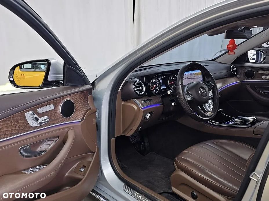 Mercedes-Benz Klasa E 220 d 4-Matic Business Edition 9G-TRONIC - 11
