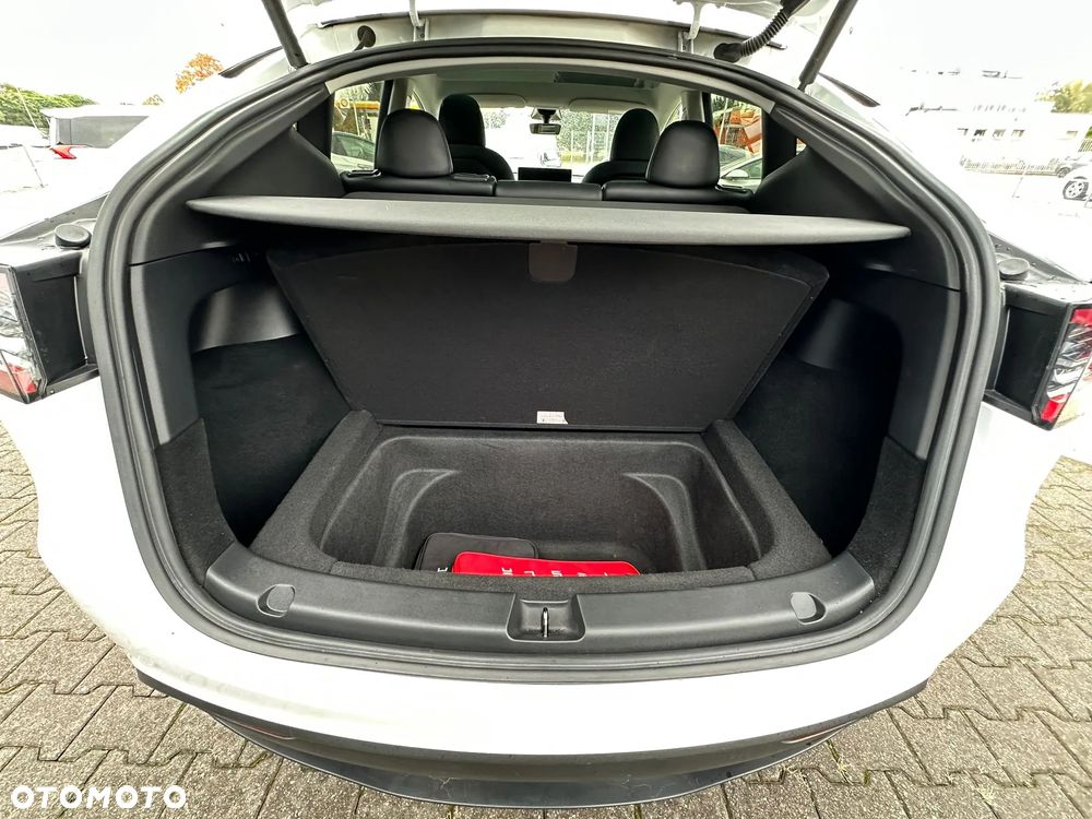 Tesla Y Model Long Range Dual Motor AWD - 24