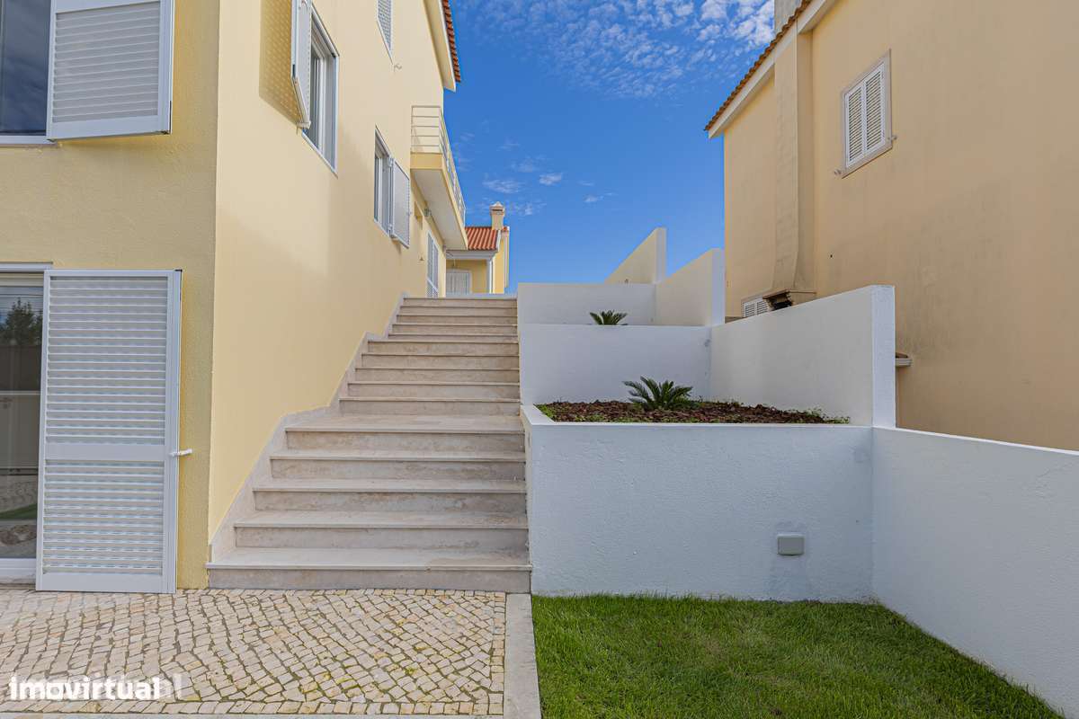 Moradia T5 Isolada Nova com Jardim e Garagem – a 3 min da Praia - Grande imagem: 5/60