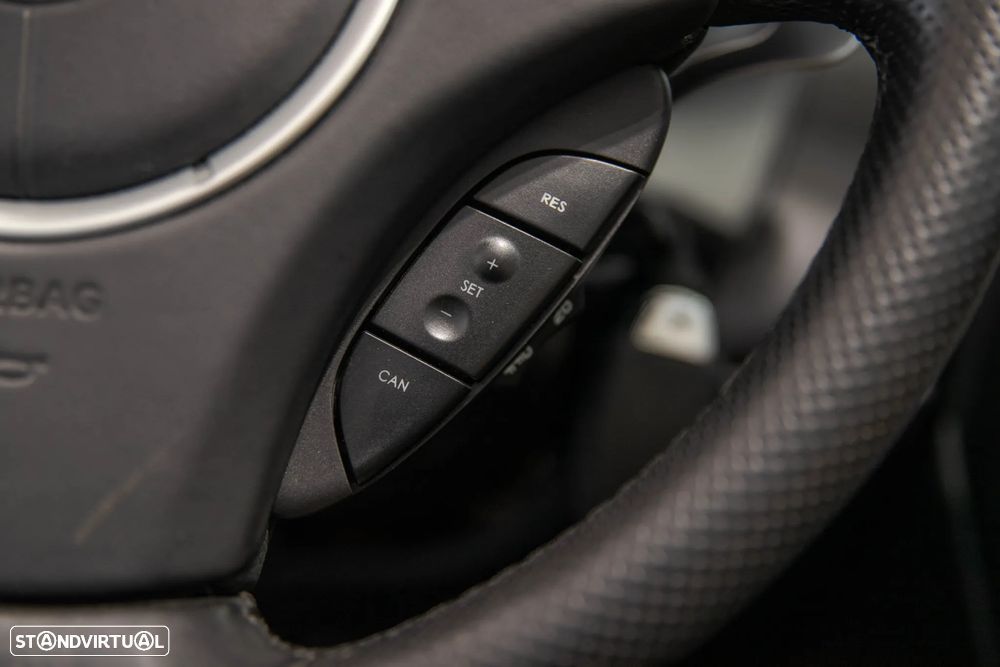 Aston Martin Vantage Roadster - 24