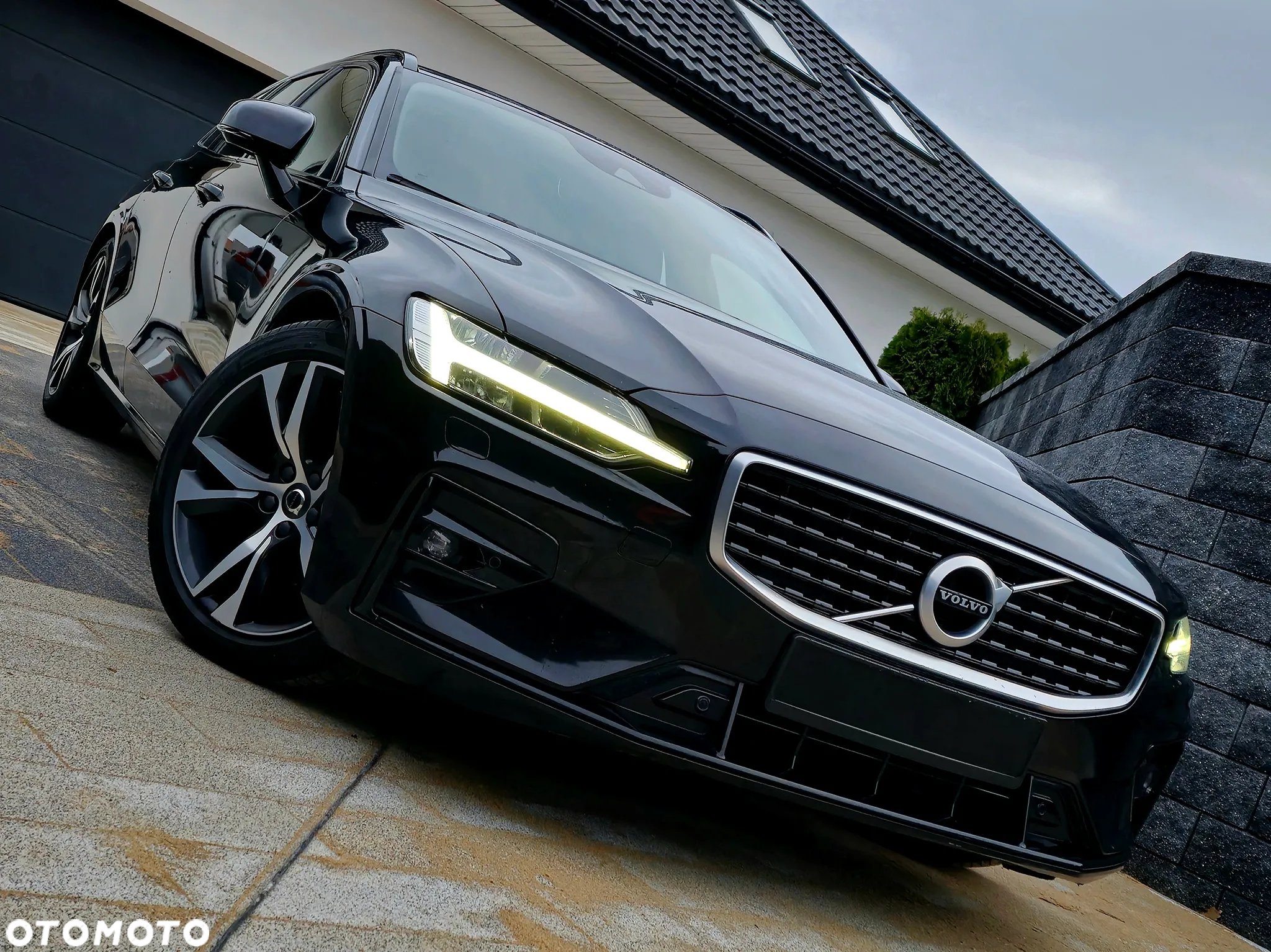 Volvo V60 D4 R-Design - 19