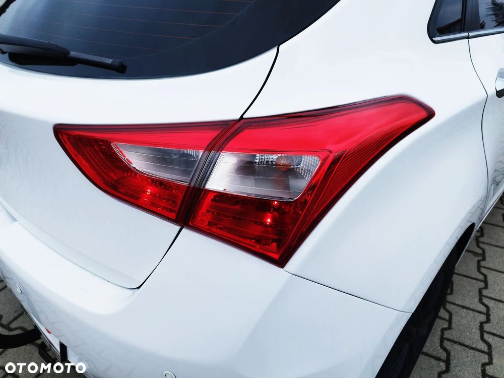 Hyundai i30 blue 1.4 Style - 16