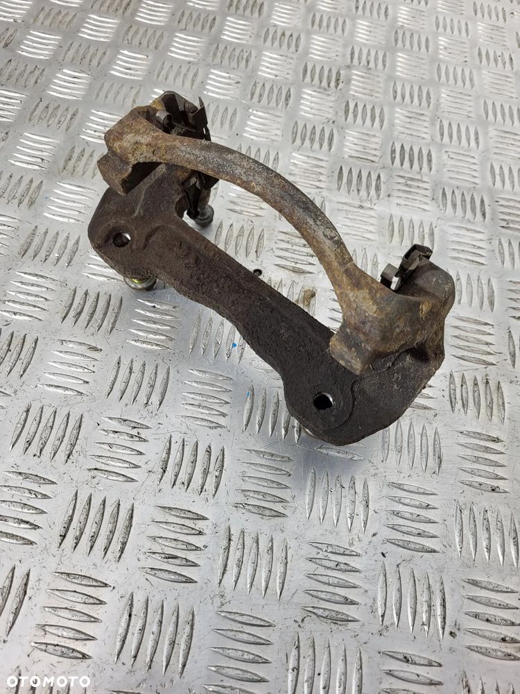 Mitsubishi L200 IV Jarzmo Hamulcowe Przód - 2