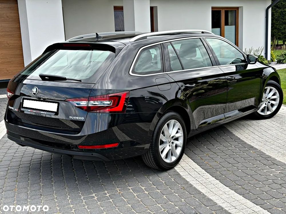 Skoda Superb 2.0 TDI Premium Edition - 14