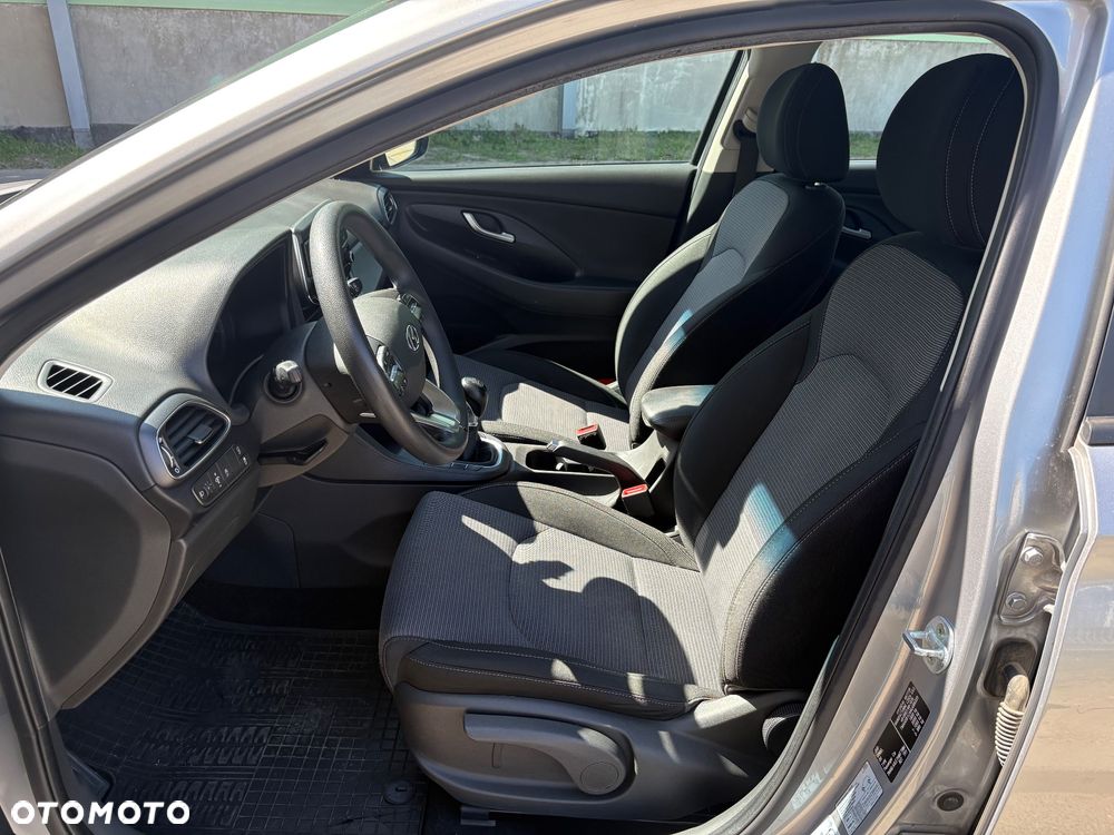 Hyundai i30 1.5 DPI Classic + - 21