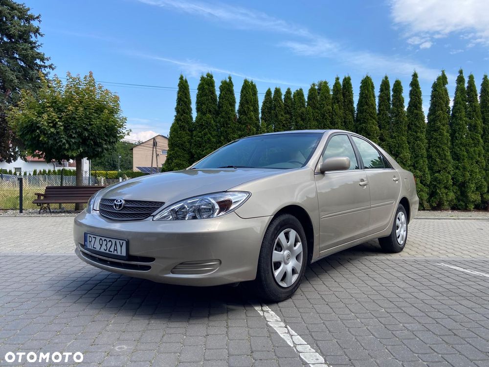 Toyota Camry - 6