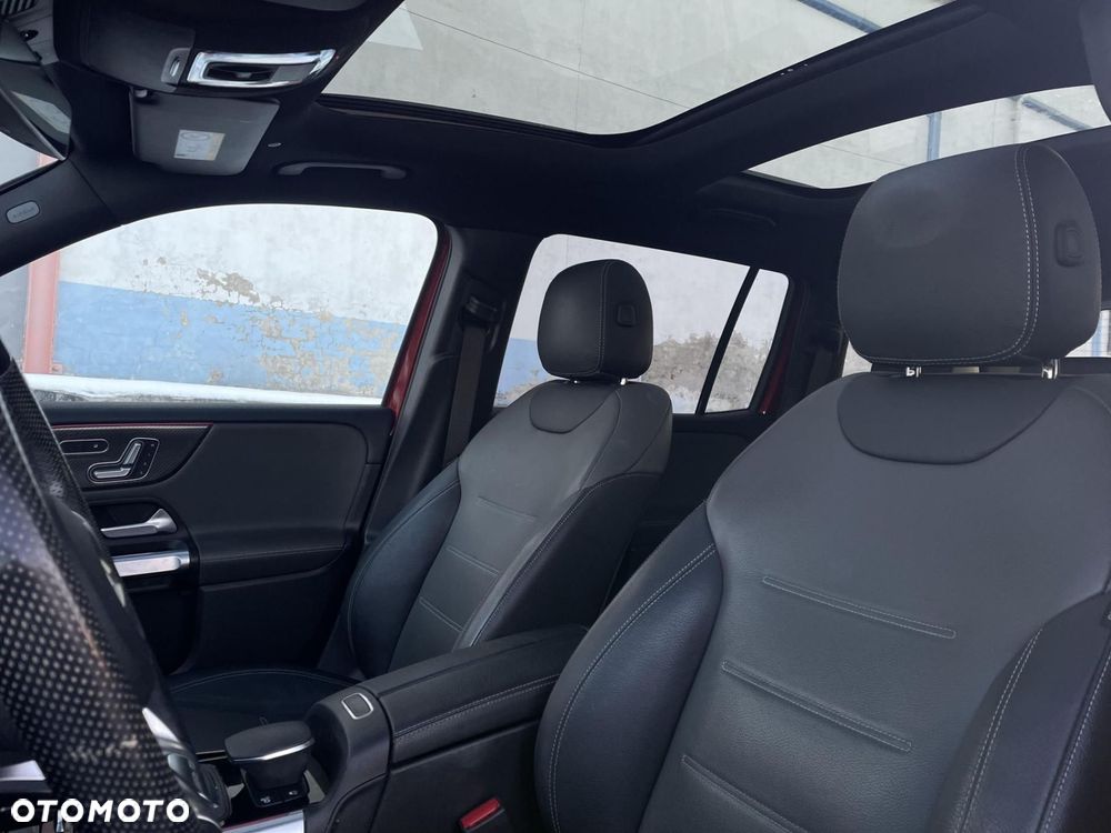 Mercedes-Benz GLB - 11