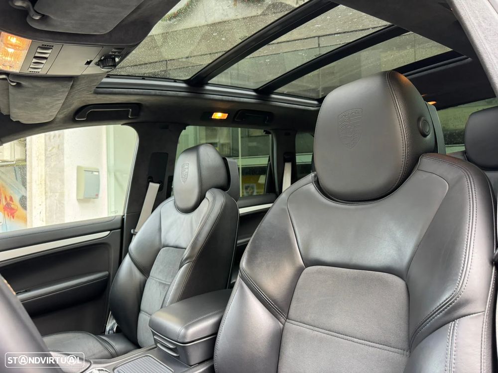 Porsche Cayenne Turbo S - 5