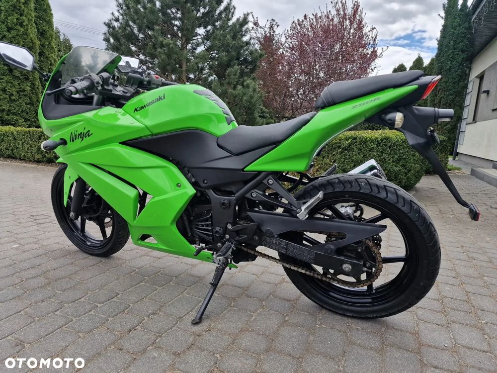 Kawasaki Ninja 250R - 12