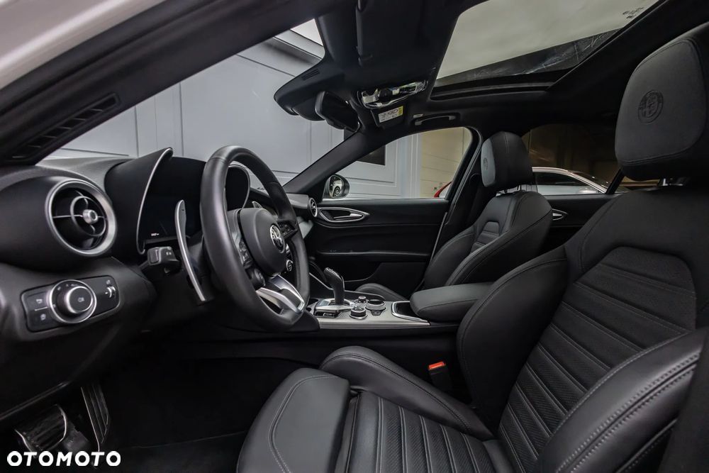 Alfa Romeo Giulia 2.0 Turbo 16V AT8-Q4 Veloce - 10