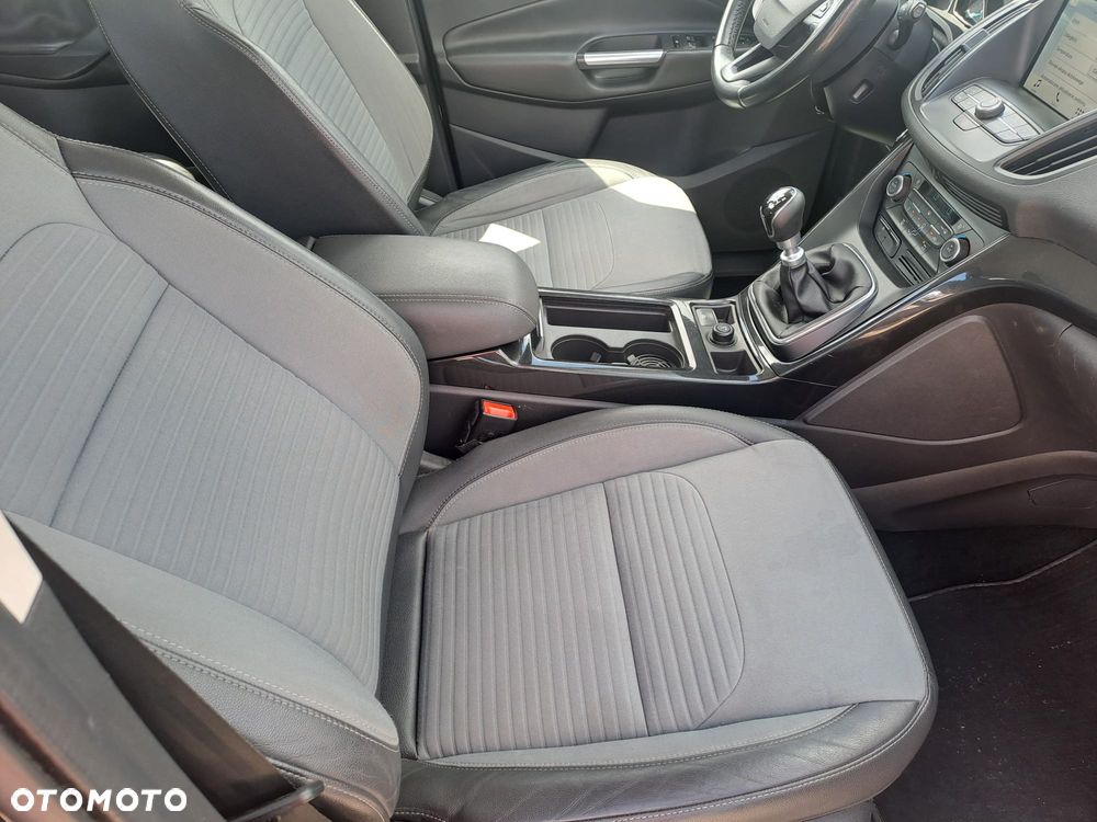 Ford Kuga 2.0 TDCi 4x4 Vignale - 16