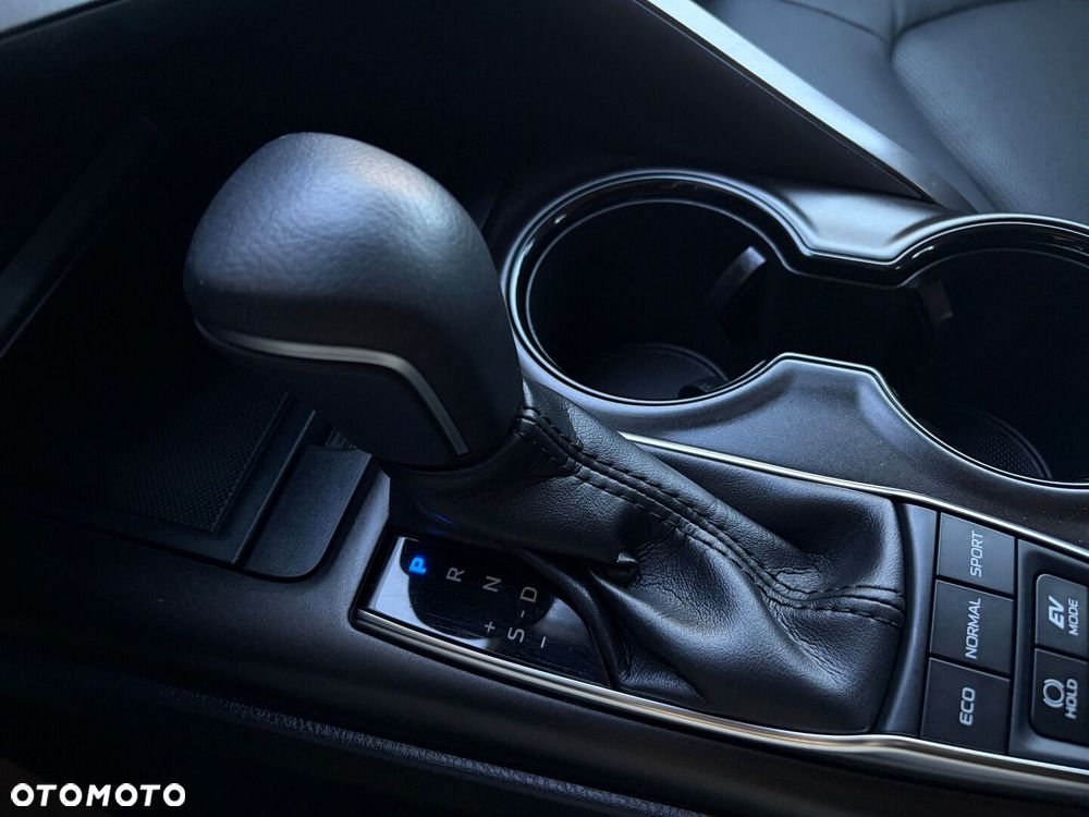 Toyota Camry 2.5 Hybrid Comfort CVT - 24