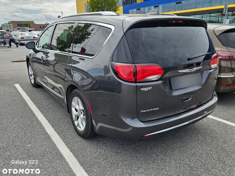 Chrysler Pacifica - 3