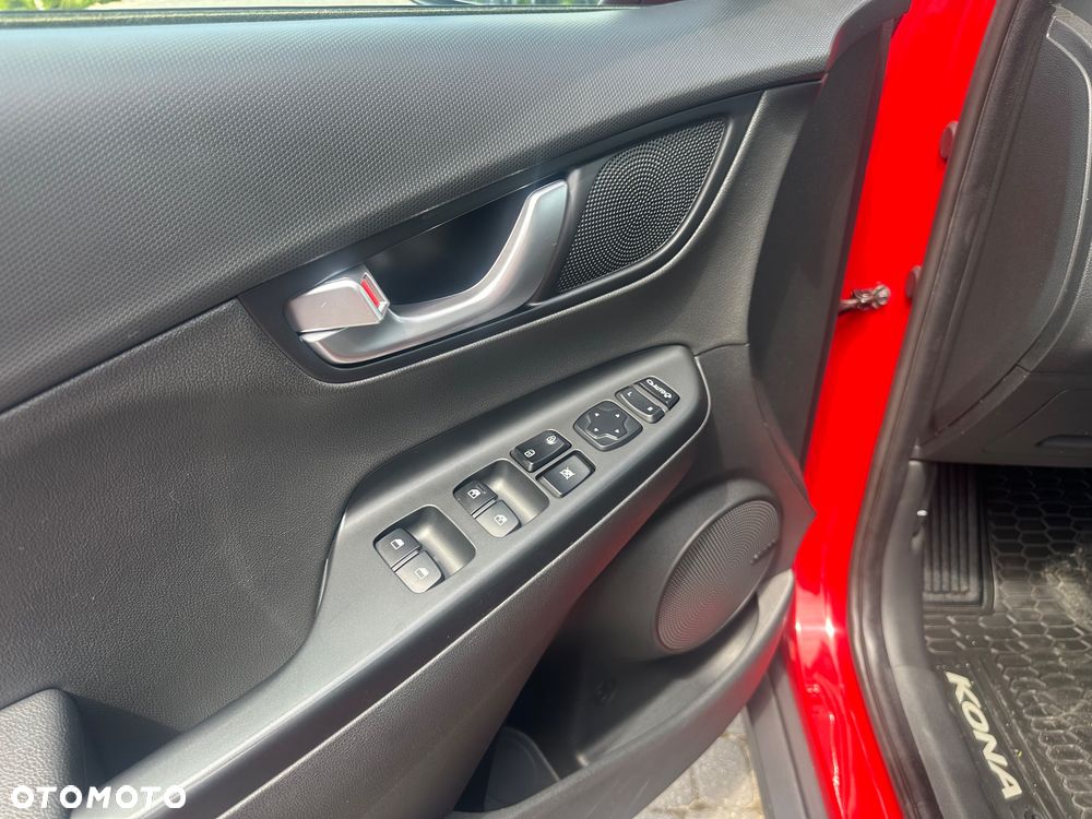 Hyundai Kona 65kWh Executive Plus - 12