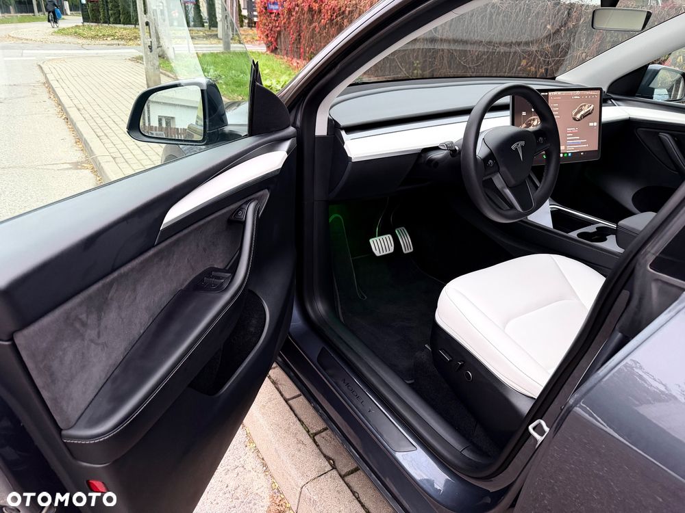 Tesla Model Y Long Range AWD - 7