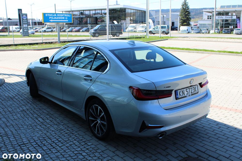 BMW Seria 3 330i Sport Line - 10