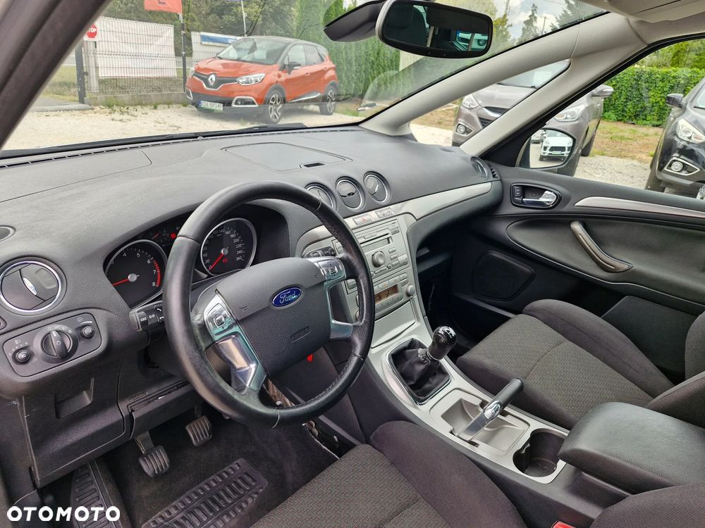 Ford S-Max - 13