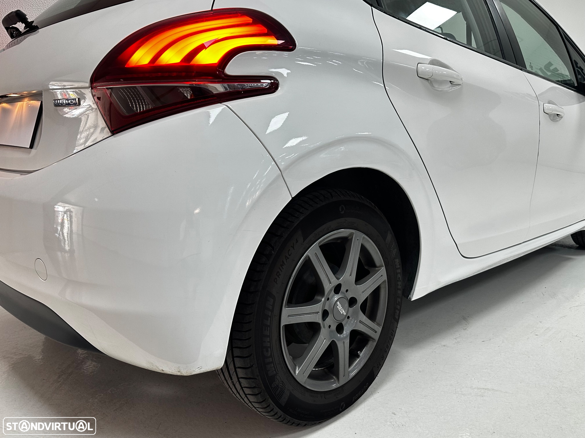 Peugeot 208 XA 1.6 Hdi - 18