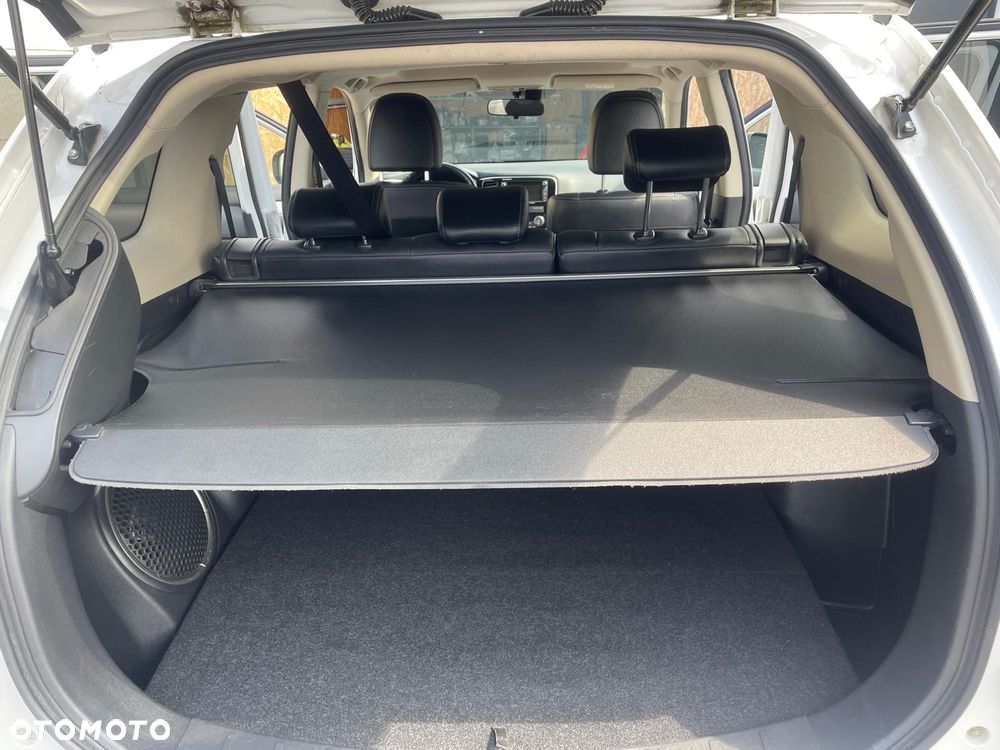 Mitsubishi Outlander 2.0 4WD Top - 23