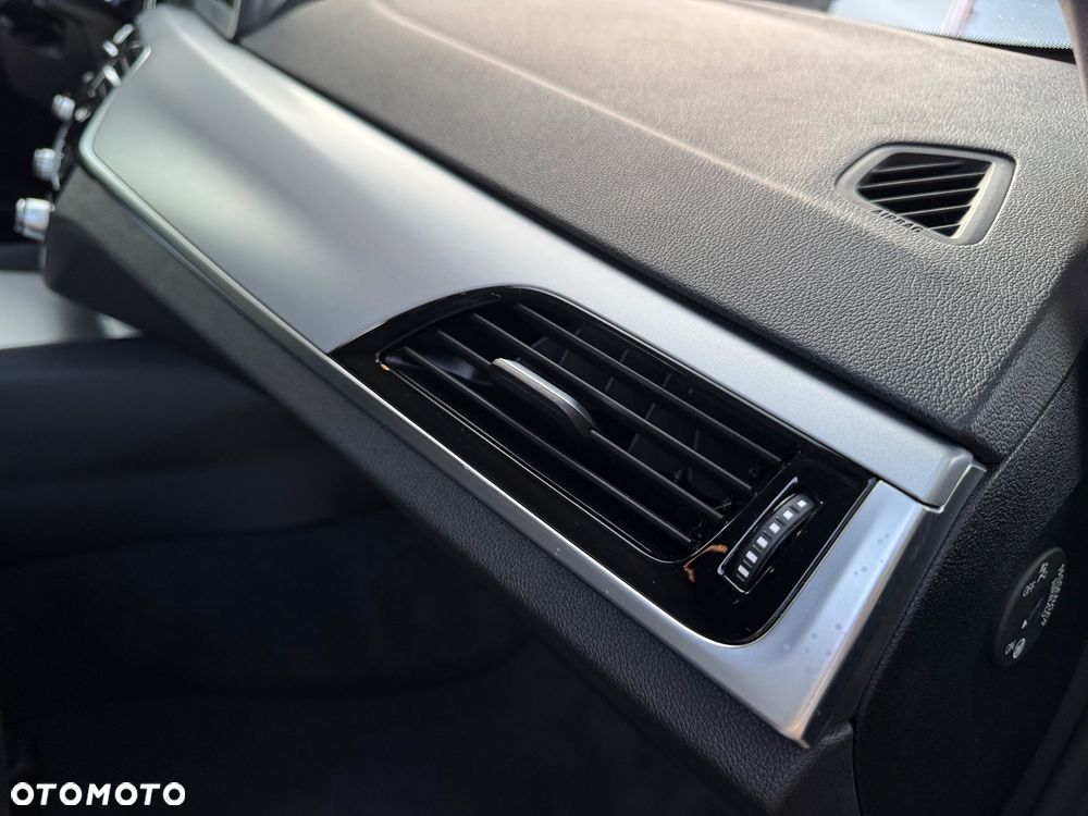 BMW Seria 5 520d xDrive Touring - 13