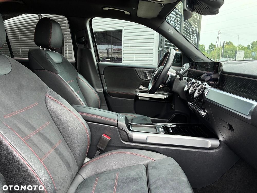 Mercedes-Benz GLB - 15
