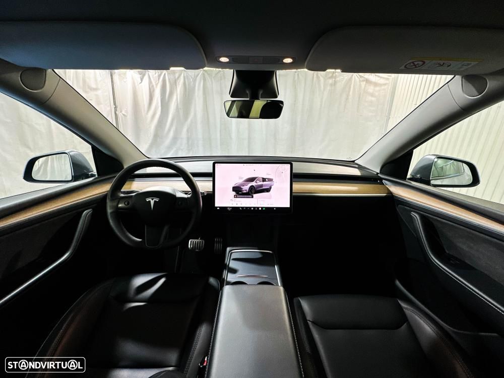 Tesla Model Y Performance Dual Motor AWD - 11