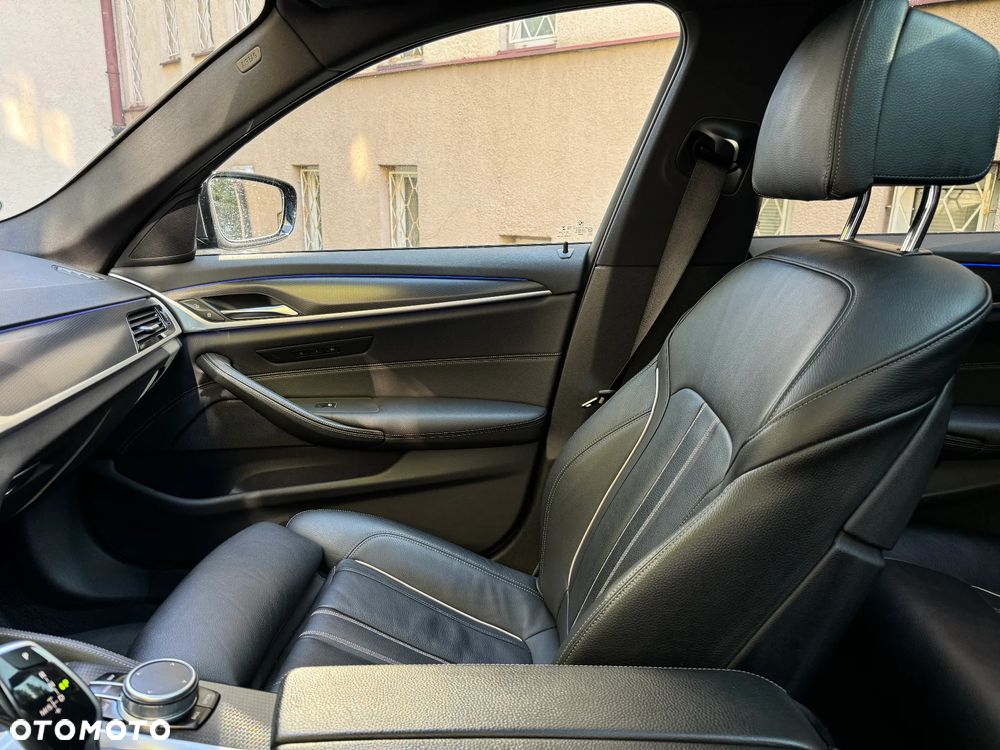 BMW Seria 5 518d mHEV - 13