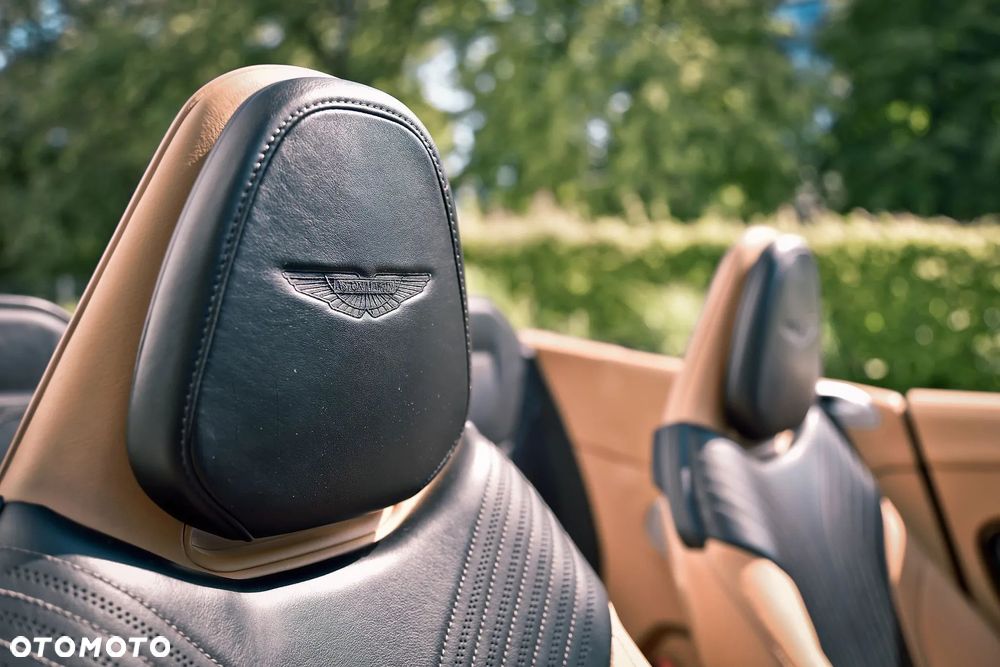 Aston Martin DB11 - 35