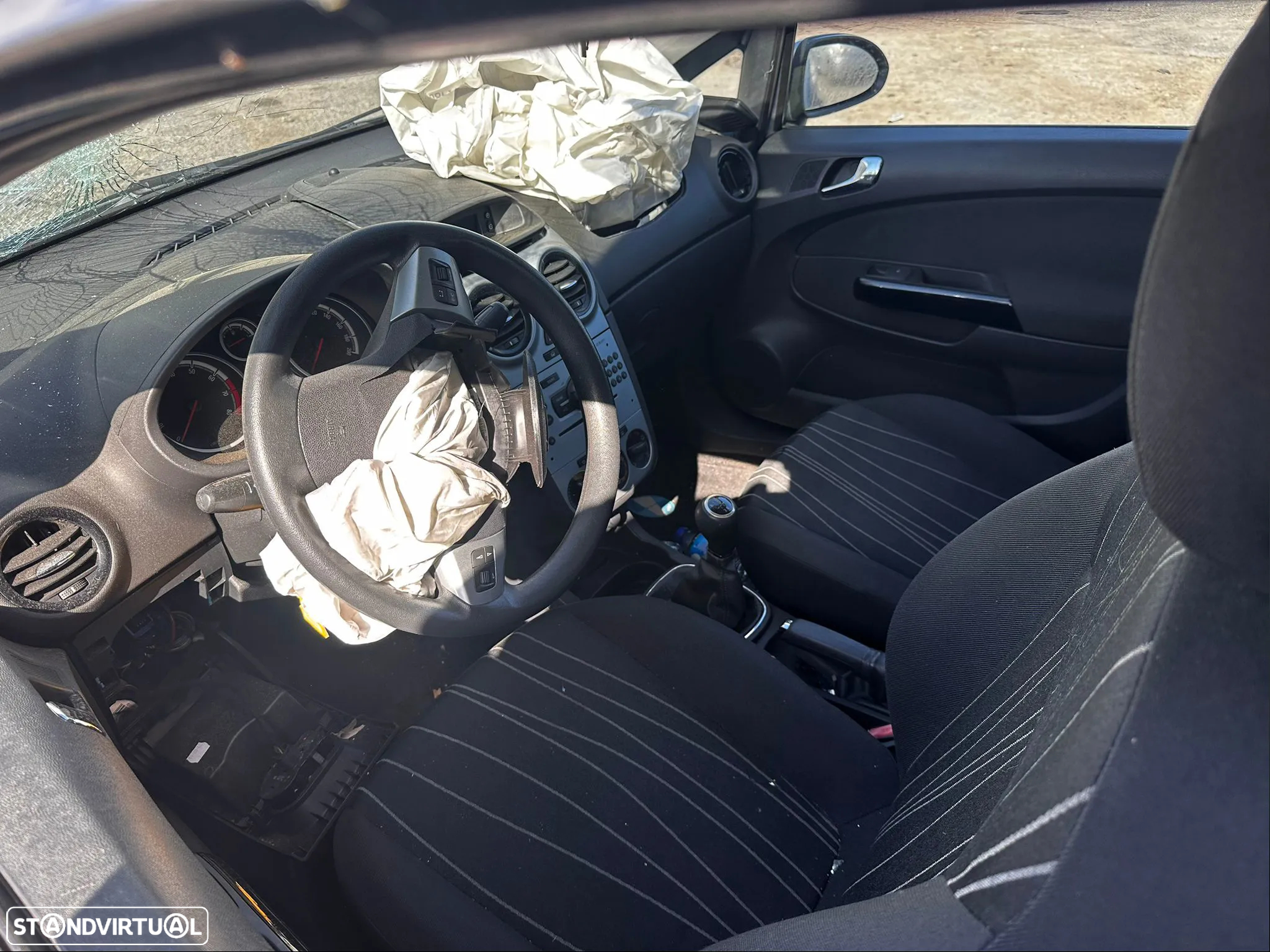 Opel Corsa D 1.2i de 2010 para peças - 7