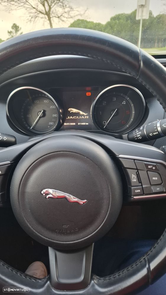 Jaguar XE E-Performance Prestige - 13