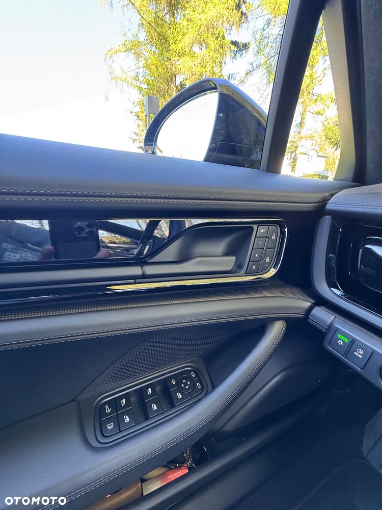 Porsche Panamera 4 E-Hybrid - 11