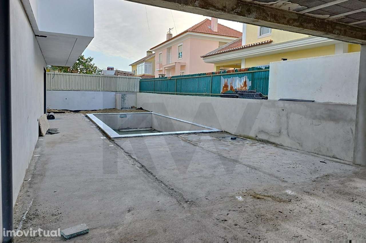 Moradia T4 de 2 pisos, isolada com design moderno e piscina em Valadar - Grande imagem: 4/28