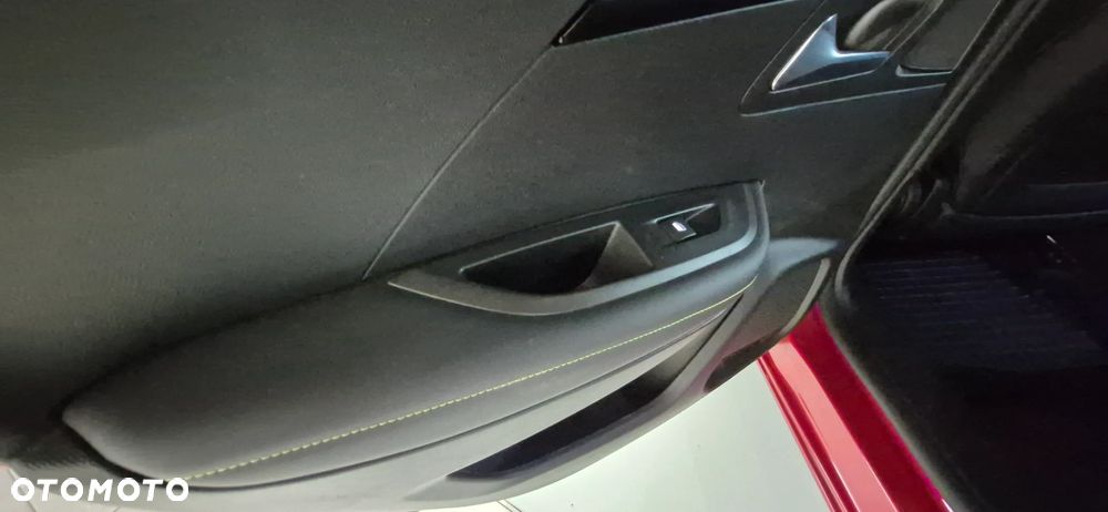 Peugeot 2008 PureTech 130 GT S&S EAT8 - 23