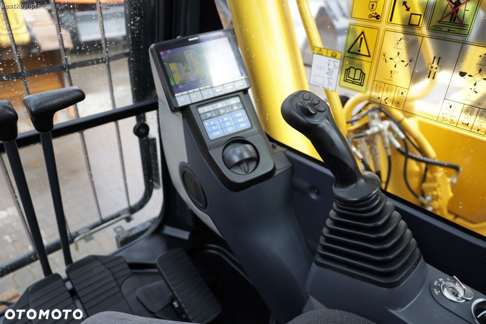 Komatsu PC210LC-11 - 24
