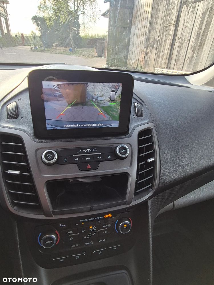 Ford Tourneo Connect Grand - 23