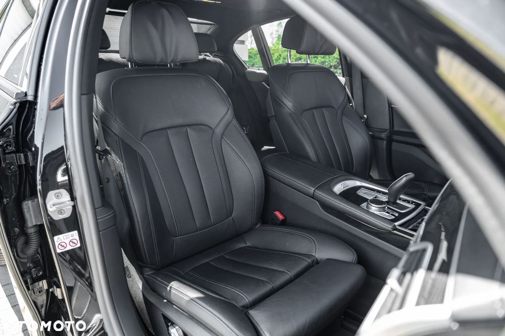 BMW Seria 7 730d xDrive - 35